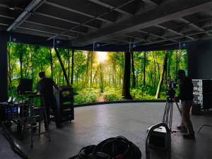 Planar's CarbonLight CLI VX used in virtual production.