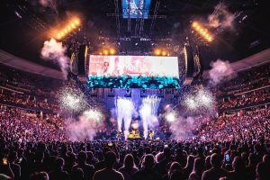 Green Hippo Hippotizer at Blink-182. Image © TrasK House and VUE Show Design.